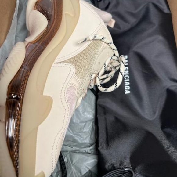 BALENCIAGA TRIPLE S SNEAKER size 39 - Picture 3 of 5
